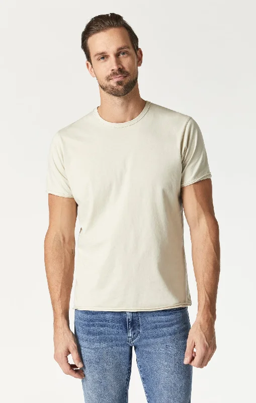 RAW EDGE NECK T-SHIRT IN PELICAN